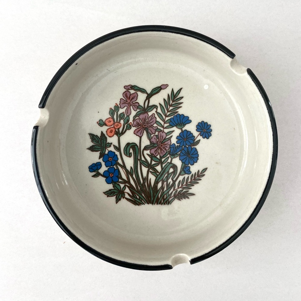 VINTAGE :: 70’s floral ashtray
